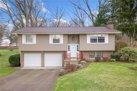 3920 Boston Ave, New Franklin, OH 44319