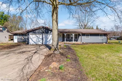 2895 Byron Dr, North Canton, OH 44720