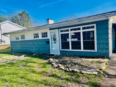 130 Hutchinson Dr, Saint Clairsville, OH 43950
