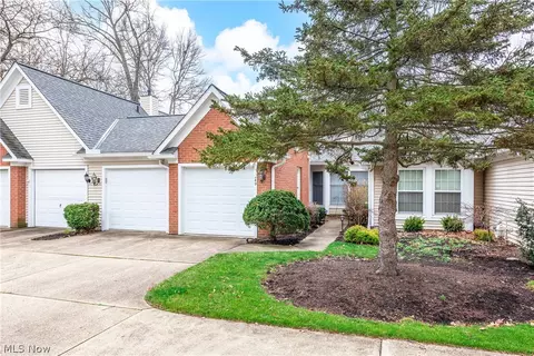 225 Westwind Dr #49, Avon Lake, OH 44012