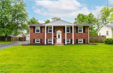 1849 Lemont Dr, Poland, OH 44514