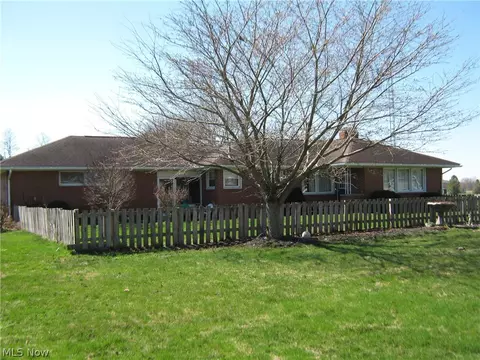7 Nora Dr, Frazeysburg, OH 43822