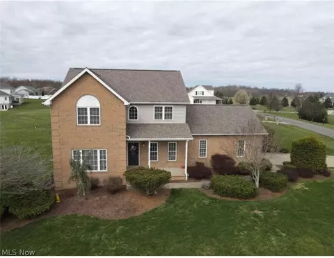69200 Cardinal Dr, Saint Clairsville, OH 43950
