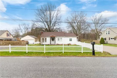 2065 Oakes Drive Ext, Akron, OH 44312