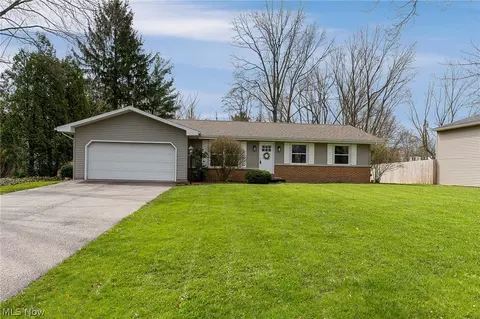 4116 Greenmont Dr SE, Warren, OH 44484