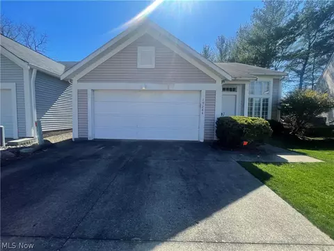 19284 Hidden Woods Ln, Strongsville, OH 44136
