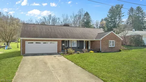 271 Monroe St, Millersburg, OH 44654