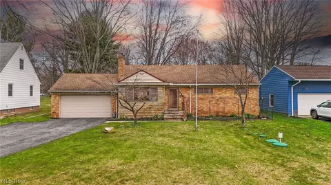6806 Big Creek Pkwy, Middleburg Heights, OH 44130