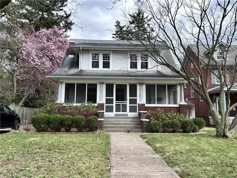 910 Cambridge Rd, Coshocton, OH 43812