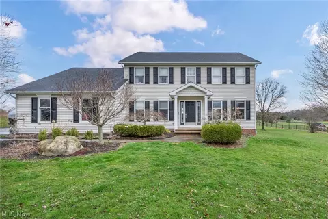 17797 Sterling Glen Ln, Chagrin Falls, OH 44023