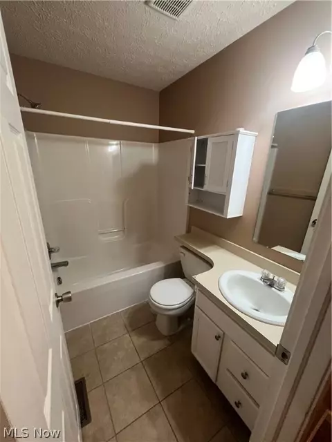 Bath - 3949 Marsh Creek Ln, Rootstown, OH 44272 photo 1 of 2