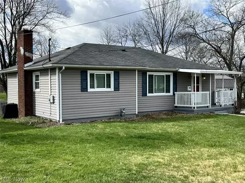 245 Ohio Ave, Girard, OH 44420