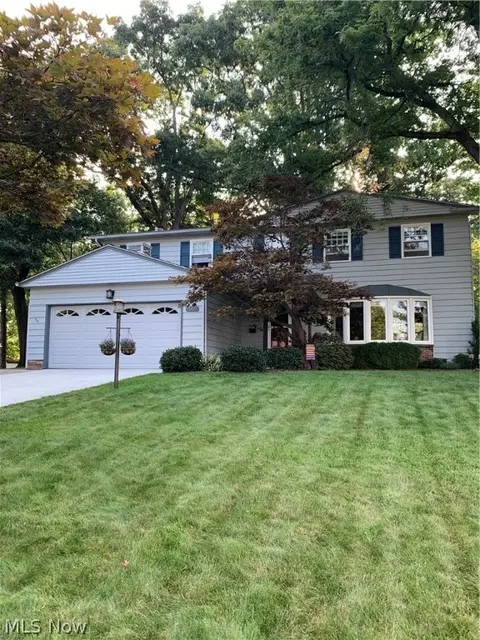 7507 Wake Robin Dr, Parma, OH 44130