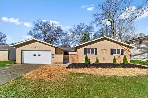 6076 Somerset Dr, North Olmsted, OH 44070