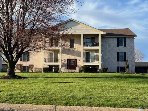 816 Pearson Cir #5, Boardman, OH 44512