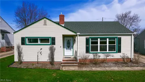 6105 Elmarge Dr, Independence, OH 44131