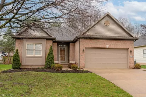 9336 Huntshire Ave NW, North Canton, OH 44720