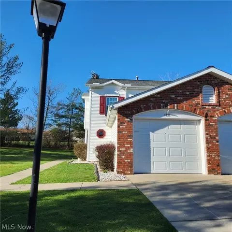 1826 Meadowland Dr, Brunswick, OH 44212