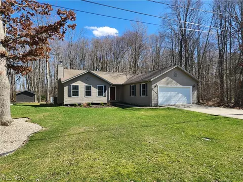 2100 N Park Ln, Roaming Shores, OH 44084