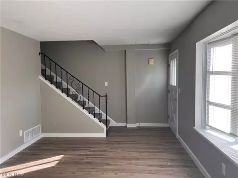 Entry Way - 31500 N Marginal Dr #E, Willowick, OH 44095 photo 2 of 4
