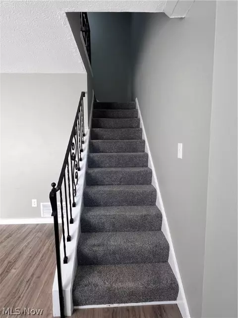Entry Way - 31500 N Marginal Dr #E, Willowick, OH 44095 photo 3 of 4