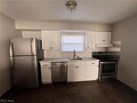Kitchen - 31500 N Marginal Dr #E, Willowick, OH 44095 photo 2 of 4
