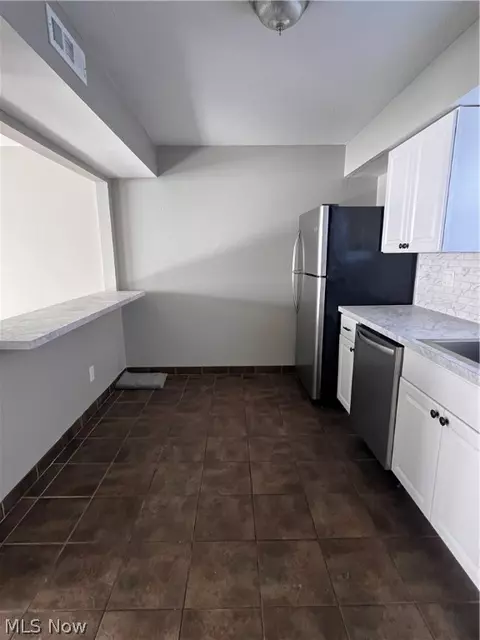Kitchen - 31500 N Marginal Dr #E, Willowick, OH 44095 photo 3 of 4