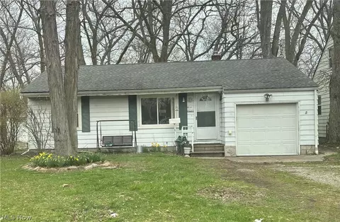 33603 Kenilworth Rd, Eastlake, OH 44095