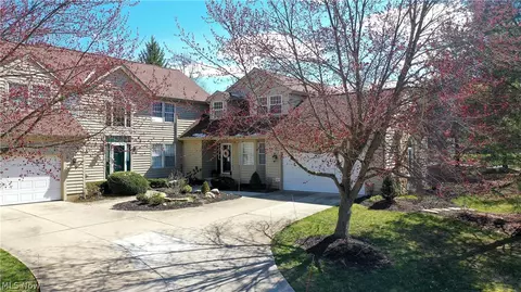 144 Royal Oak Dr, Aurora, OH 44202