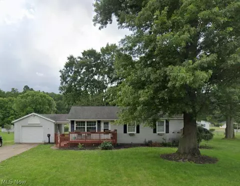 40 Beech Rock Dr, Zanesville, OH 43701
