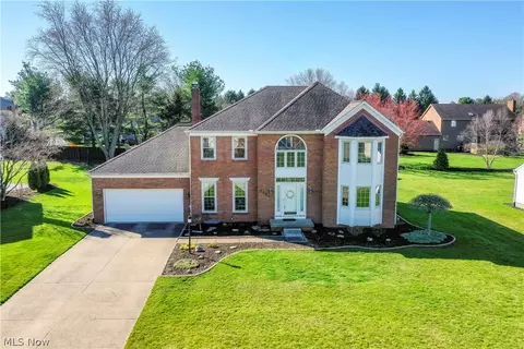 2694 Saint Albans Cir NW, North Canton, OH 44720