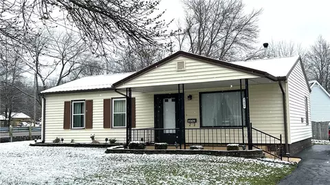 3495 Oakview Dr, Girard, OH 44420
