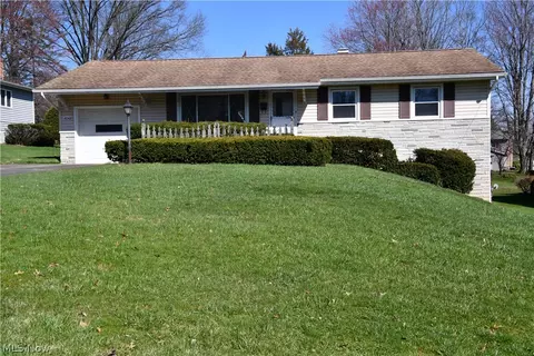 4048 Baymar Dr, Youngstown, OH 44511