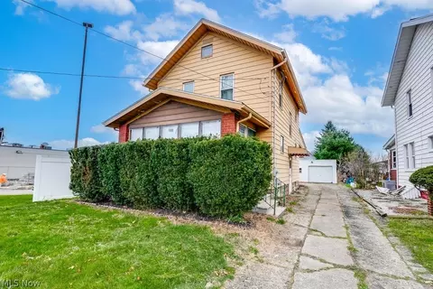 851 Ranney St, Akron, OH 44310 photo 2