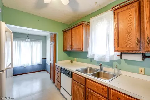 851 Ranney St, Akron, OH 44310 photo 6