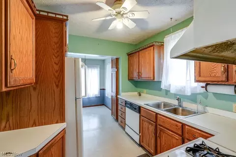 851 Ranney St, Akron, OH 44310 photo 4