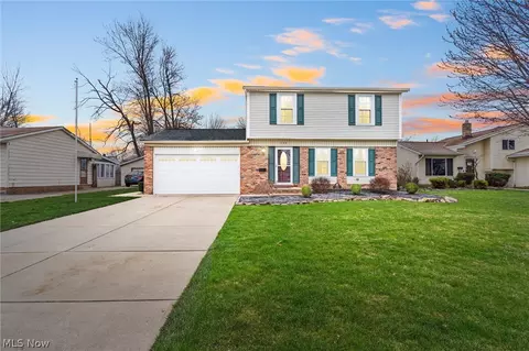 240 Bayshore Dr, Eastlake, OH 44095