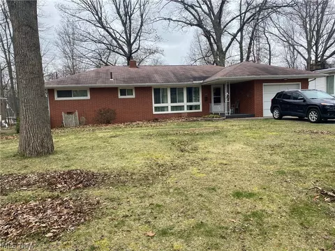 649 Pinewood Ave SW, Massillon, OH 44646