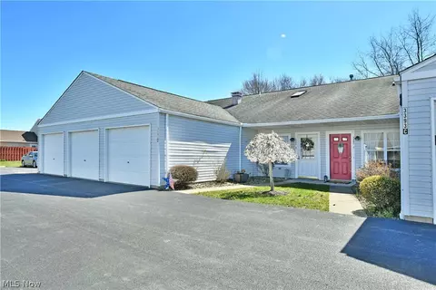 3393 Ivy Hill Cir #C, Cortland, OH 44410