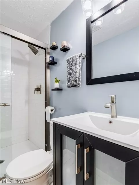 Bath - 344 Silver Ridge Dr, Copley, OH 44321 photo 2 of 4