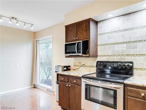 Kitchen - 344 Silver Ridge Dr, Copley, OH 44321 photo 2 of 3