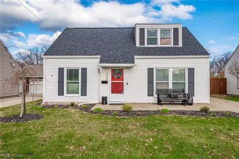 1959 Searl St, Cuyahoga Falls, OH 44221