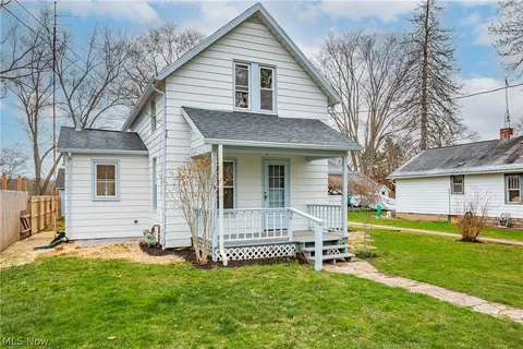 2755 Prospect St NE, Middlebranch, OH 44652