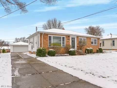 10790 Glamer Dr, Parma, OH 44130