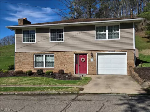 71 Wakefield Dr, Washington, WV 26181