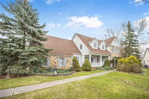 5340 Brentwood Ct, Highland Heights, OH 44143