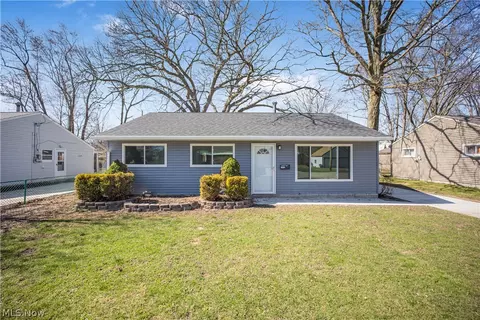 1008 Mohegan Trl, Willoughby, OH 44094