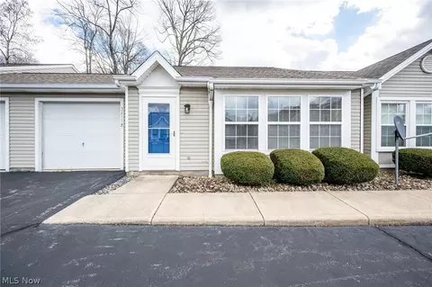 3211 Woodland Trl #B, Cortland, OH 44410
