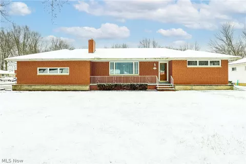39555 Carol Ln, Elyria, OH 44035