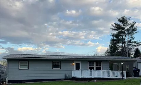 800 Huggins Dr, Williamstown, WV 26187